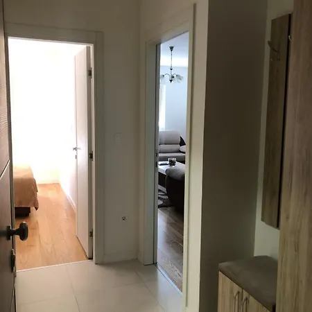 Apartment Central Point 67 アパート *